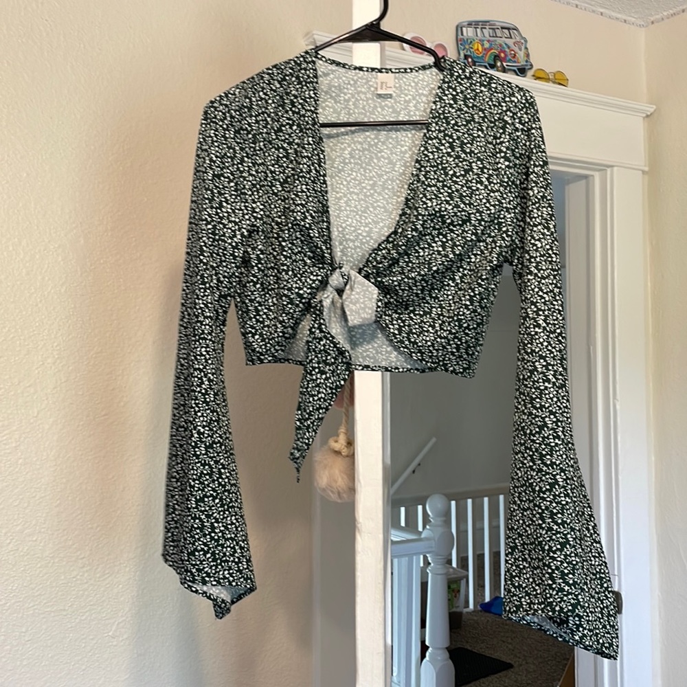 floral green front tie long sleeve crop